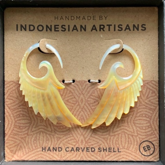 🪽Mother of Pearl Angelic Wings🪽 
HAND CARVED SHELL - INDONESIAN ARTISANS 
🎁 NIB - Picture 2 of 10